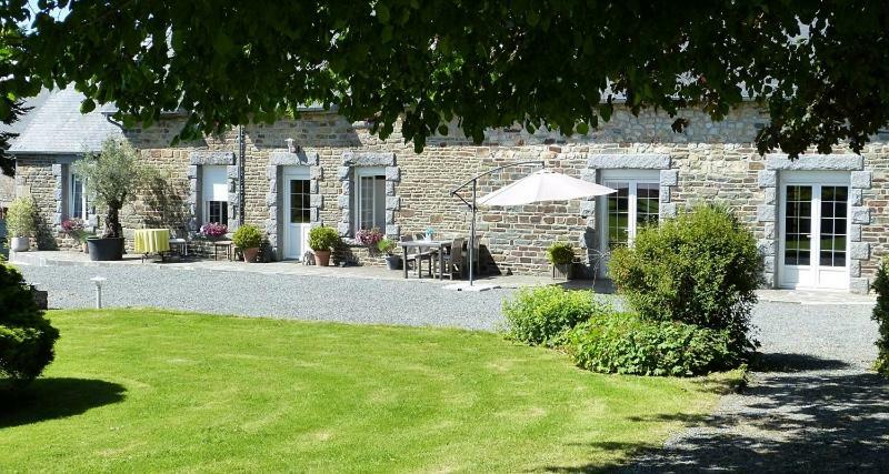 Domaine De L'Hotel Au Franc Флёри Экстерьер фото